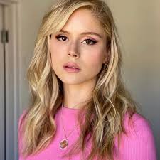 Erin Moriarty Biography, Age, Boyfriend, Income, Net Worth, and Career