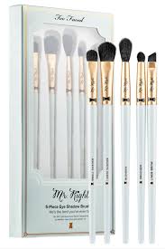 Docolor makeup brushes leopard 12 pieces professional makeup brush set premium synthetic brushes set kabuki foundation blending brush face powder blush concealers eye shadows make up brushes kit. 16 Best Makeup Brush Gift Sets Top Makeup Brushes