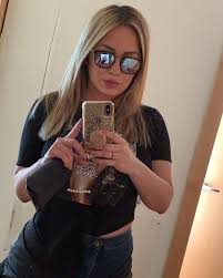 La artista se hizo unas selfies ataviada con un conjunto de ropa interior de encaje negra que le valió ganarse los likes de sus seguidores y hasta la respuesta. 11 Ideas De Kari Princesas Principe Cara Llorando