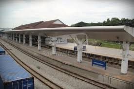 Menurut informasi seorang teman yang mau ke thailand, mulai juni 2019 jalur kereta api padangbesar mulai memberlakukan syarat bawa uang minimal 20 ribu baht. Padang Besar Railway Station Railtravel Station