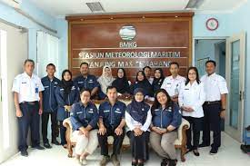 Terasa panas hingga dini hari. Bmkg Semarang Dan Kampus Usm Sepakat Ciptakan Aplikasi Informatif Daerah
