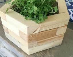 20 Things To Build From 2x2 Wood Boards Diy Wood Planters Wood Planters Planter Box Plans