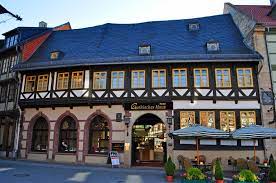 Das hotel travel charme gothisches haus wernigerode liegt im harz zwischen quedlinburg und ilsenburg. Gothisches Haus Wikipedia