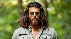 Al contrario di altre serie turche, come sorelle non è stata girata nella. Can Yaman Torna Su Canale 5 E In Arrivo La Serie Tv Erkenci Kus