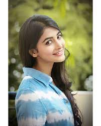 While the film was filled with some kickass cocktail would have been a typical bollywood love triangle had it not been for it's unconventional ending, and deepika's mind blowing acting. Pin By R Hossain Rakiib On Love Brunette Beauty Beautiful Bollywood Actress Beauty Girl