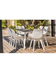 La table de jardin possède un plateau en céramique. Salon De Jardin Blanc Et Plateau Imitation Beton 6 Places Scandi