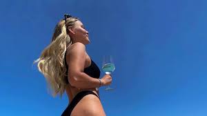 Dagibee 🦋 schau dir das neueste video von dagi (@dagibee) an. Oh La La Dagi Bee Heizt Ihren Fans Mit Sexy Kehrseite Ein Promiflash De