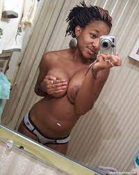 schwarze Frauen nackt im Spiegel - Bilder von nackten Negerinnen