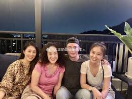 Có thể nói, việc hoắc kiến hoa và lâm tâm như công khai tình yêu chính là tin tức nóng sốt nhất mạng xã hội suốt 24 giờ qua. Háº­u Lum Xum Ly Hon Lam Tam NhÆ° Xuáº¥t Hiá»‡n Tinh Cáº£m Cung Hoáº¯c Kiáº¿n Hoa