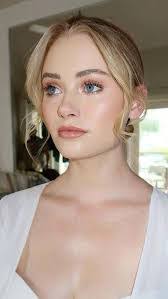 Sarah Simonson's Instagram, Twitter & Facebook