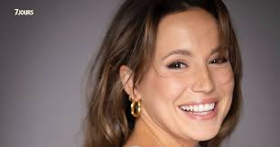 Anick Lemay a partagé cette jolie photo de sa fille Simone et de leur chien  à l'occasion de la relâche! 😍 (Photo: Instagram d'Anick Lemay)