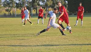 Saint Thomas Este le ganó la pulseada a El rebenque y se recuperó del mal  arranque
