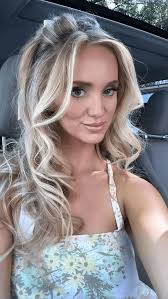 Kayla Farr's Instagram, Twitter & Facebook