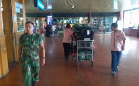 Info gaji berasal dari 362 poin data yang. Porter Bandara Adalah
