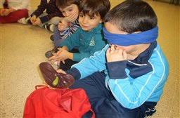 ● los juegos actuales que serán futuros clásicos está claro que serán los mismos que ahora los abuelos nunca mueren, se hacen invisibles para descansar en nuestro corazón como el mejor de los legados, como el mejor tesoro que cuidar. Rondas Juegos Modernos Y Tradicionales Webscolar