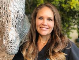 Elise May's Instagram, Twitter & Facebook