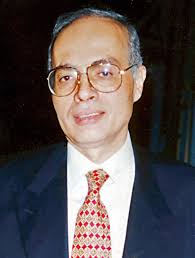 אשרף מרואן היה גדול סוכני המוסד. במשך 28 שנים הוא ריגל לטובת ישראל במצרים  מתוך צמרת הממשל. עד למותו המיסתורי הוא הופעל ע"י ד', שהיה היחד שמסוגל להניע  אותו (במוסד אגב, קראו