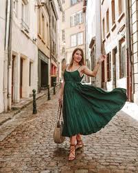 Font b emerald b font font b green b font lace font b cocktail b jpg 800 1067 robe de soiree verte robe de soiree vert emeraude robe de bal verte | cliquez ici pour plus d'informations. The Long Dress Pleated Pine Green Worn By Valerian On The Account Instagram Of Valoumodeuze Spotern