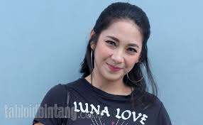 Wow dinda kirana kelihatan @nu main tiktok banyak di puji netter berita. Unggah Foto Terbaru Kecantikan Dinda Kirana Bikin Gagal Fokus Tabloidbintang Com