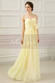 Je vais porter cette robe jaune pour le mariage d'une amie cet �t� et je ne sais pas avec quoi l'accessoiriser. Robe De Soiree Jaune Superbes Robes De Soiree Jaunes