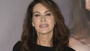 Elena sofia ricci poses with the best actress award during the 64. Elena Sofia Ricci When I Was Twelve I Was Raped By A Family Friend Ruetir