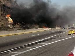 Al menos 11 personas murieron el lunes un incendio de grandes dimensiones declarado en un hotel de cuatro estrellas en la ciudad portuaria de karachi, pakistán, dijeron las autoridades. Explosion De Pipa En Autopista Guadalajara Tepic Deja Muertos Y Heridos Meganoticias