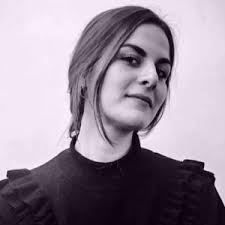 Julia, free-lance Brand Designer in Paris