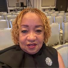 Lois Sneed's Instagram, Twitter & Facebook