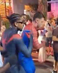 Jogadores fantasiados de "Homem-Aranha" curtem festa em Salvador