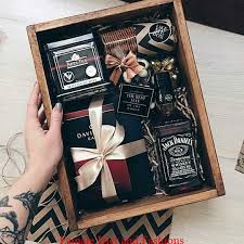 Boyfriend Birthday Present Ideas For Men Fantastic Father S Day Gift Basket Ideas For Men Fantastic For Gift Ideas In 2020 Valentines Gift Box Fathers Day Gift Basket Whiskey Gifts