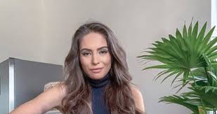 Youtuberka týnuš třešničková se objevila poprvé po 10 měsících v novém videu, ve kterém popsala autenticky ze svého pohledu minutu po minutě, co se v osudný den, kdy byla popálena, stalo. Tynus Tresnickova Odhalila Jizvy Na Obliceji Uz Se Neboji Blesk Cz