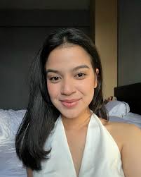 BIODATA SHANNA MIAZIZA Nama Panggung: Shanna Miaziza Nama Lengkap: Tengku  Shanna Miaziza Kharina Mahmud Nama Panggilan: Shanna, Yupi TTL: Jakarta 9  Agustus 2001 Hobi: Bernyanyi, Fotografi, Travelling Profesi: Aktris,  Penyanyi Instagram: @shannamiaziza