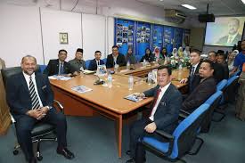 Sebab fitur penelusuran dengan gambar di google saat ini tidak hanya bisa kamu lakukan melalui browser yang ada di pc atau laptop saja. Galeri Foto Album Lawatan Kerja Rasmi Yb Menteri Ke Jabatan Penyiaran Malaysia Dan Jabatan Penerangan Negeri Johor Di Johor Bahru Pada 20 Disember 2018 Image Lawatan Kerja Rasmi Yb