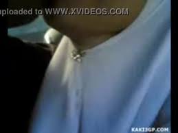 Dia tertawa kegelian dan kembali menangkap batang kemaluan saya dan mempermainkannya kembali. Awek Melayu Kena Hisap Tetek Dlm Kereta Kancil Xxx Wanktube Net