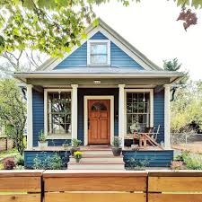 Entdecke rezepte, einrichtungsideen, stilinterpretationen und andere ideen zum ausprobieren. Image Via Heathers Fave Houses Instagram Dear House I Could See Myself Spending A Lot Of Time On That Front Porch Yelling At My Neighbors To Keep It Down