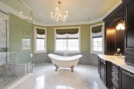 Jan 31 2015 a clawfoot tub is a sure sign of a farmhouse style bathroom. 27 Beautiful Bathrooms With Clawfoot Tubs Pictures Designing Idea