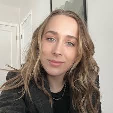 Colleen Schilling's Instagram, Twitter & Facebook