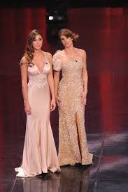 Ma naturalmente, 'la farfalla di belen'! Vestiti Di Belen E Della Canalis A Sanremo 2011 Diredonna