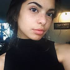 Women Are Tattooing Fake Freckles All Over Their Faces In The Name Of Beauty Fake Freckles Tattooed Freckles Cosmetic Tattoo