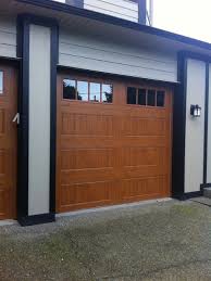 Tedford overhead doors & gates offers a complete line of residential and commercial liftmaster® garage door openers and accessories. Clopay Gallery Series Ultra Grain Garage Doors Klassisch Gartenhaus Vancouver Von Tedford Overhead Doors And Gates Houzz
