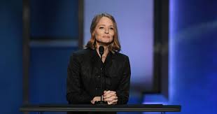 Golden Globes 2021 Jodie Foster Kisses Wife Alexandra Hedison After Best Supporting Actress Win For The Mauritanian Meaww