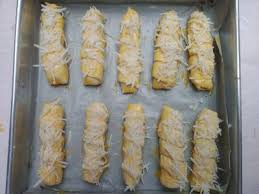 Kita bisa menggunakan roti perancis (baguette) maupun roti tawar yang banyak dijual di toko roti. Resep Praktis Cheese Roll Ala Oleh Oleh Bandung Womantalk