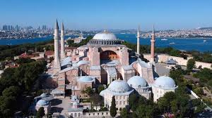 Das ist die hagia sophia, wir und die gesamte orthodoxe kirche betet in jeder liturgie, jeden tag darum, wieder in der hagia sophia die göttliche liturgie feiern zu können. Turkei Bei Der Hagia Sophia Geht Es Um Nationalismus