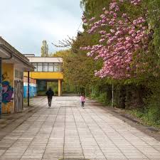 Das brennende haus (casa que arde) puesta en escena y dirección maricel alvarez y emilio garcía wehbi konzertheater bern, suiza / temporada 2015 escenografía… Rostock Lichtenhagen Ich Wollte Mehr Sehen Als Das Brennende Haus Geo