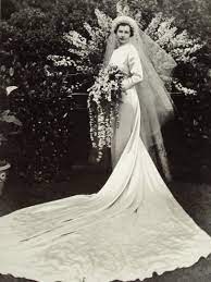 Long Trains 1910s 1960s Wedding Dresses Through The Decades Everafterguide Wedding Dresses Wedding Dress Trends Wedding Gowns Vintage