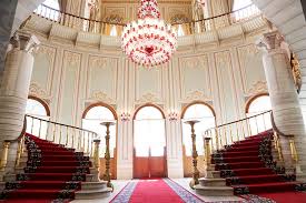 Beykoz mecidiye kasrı bahçesinde ücretsiz otoparka aracınızı bırakıp, kahvaltı yapabileceğiniz, yemek yiyebileceğiniz açık ve kapalı bölümleri olan zengin bir kafeterya hizmet veriyor. Beykoz U Yasamanin Adresi Mecidiye Kasri