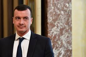 Nessun privilegio, lavoro 7 giorni su 7. Lo Stipendio Di Casalino E Giusto Chi Ricopre Quel Ruolo Merita Di Guadagnare 170mila Euro