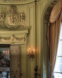 Hugues M En Instagram Dans La Belle Salle A Manger De L Hotel De Camondo Piece Lambrissee De Boiseries Peintes En Vert Donnant Sur Le Salon Huet Paris Fra En 2020