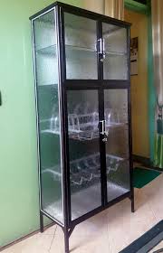 Jual berbagai produk lemari piring terlengkap dengan harga agen. Rak Piring Aluminium 4 Pintu Frame Coklat Kaca Es 75 165 Perabotan Rumah Di Carousell
