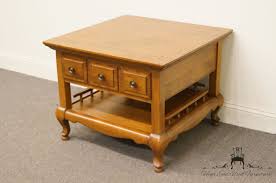 With a dramatic presence and unique appeal, this coffee table will really wow your friends and family. Sprague And Carleton Colonial Style Solid Hard Rock Maple 28 End Lamp Table High End Used Furniture
